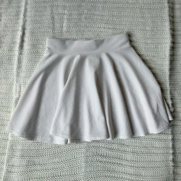 White skirt, size medium - Picture 5 of 5